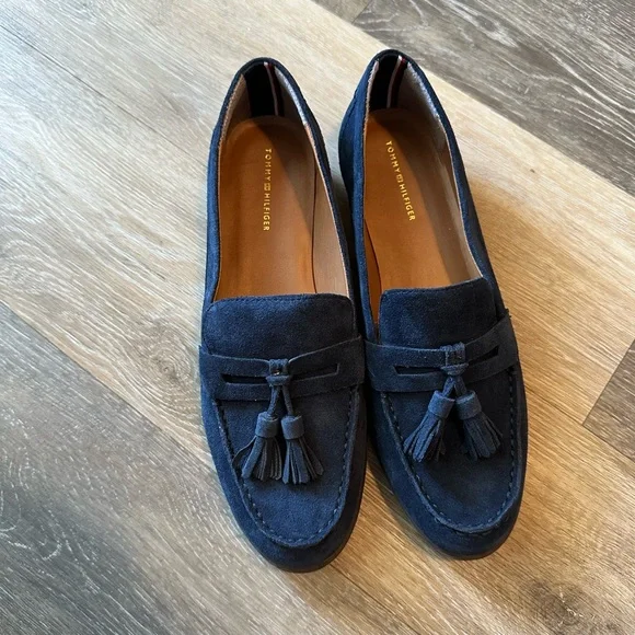 Like New! Tommy Hilfiger suede loafer - Picture 2 of 11